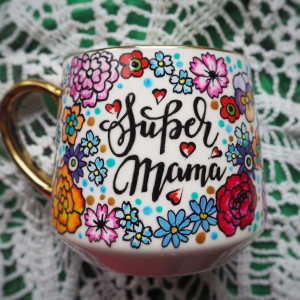 Ręcznie malowany kubek w kwiaty Super MAMA