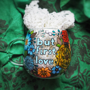 ręcznie malowany szklany kubek w kwiaty LOVE blue