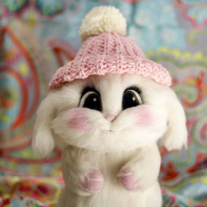 Ręcznie robiony filcowany króliczek – Eco Friendly Wełniana zabawka