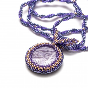 RĘCZNIE SZYTY NASZYJNIK 'MIYAKO' - MISTYCZNA ALCHEMIA RĘKODZIEŁA