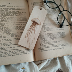 Ręcznie wypalana zakładka do książki – Meduza