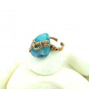 Regulowany pierścionek z dużym niebieskim agatem