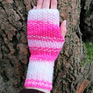 Rękawiczki bez palców, typu mitenki, różowe.