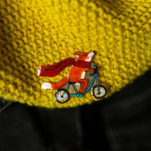 Rowerowy lis Andrzej – przypinka z charakterem