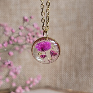 Różana łąka złota zawieszka wisiorek różowe kwiaty