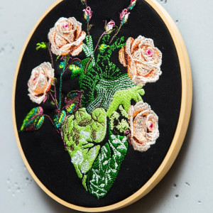 Rozkwit serca, haft w tamborku 20 cm