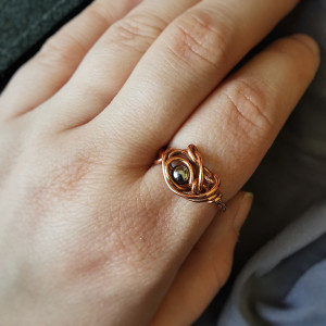 Rozmiar 19 – miedziany pierścionek z hematytem