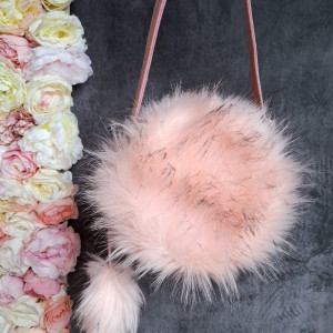 Różowa futrzana torebka na ramię, okrągły kuferek