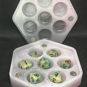 Różowa Mgła Pudełko na kostki do RPG