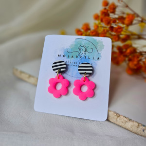 Różowe kwiaty z paskami