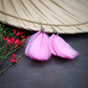 Różowe pióra krótkie - kolczyki