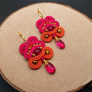 Różowo-pomarańczowe kolczyki sutasz z jadeitem