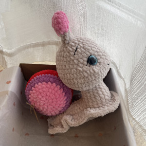 Różowy Ślimak na szydełku, prezent dla dziewczynki na urodziny