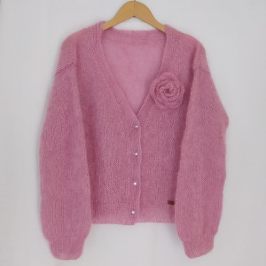Różowy sweter moherowy handmade z różą