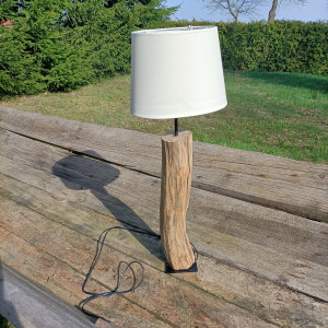 Rustykalna lampa stołowa
