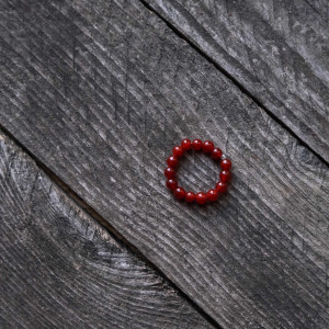 Rustykalny pierścionek z drobnych kamyczków, minimalistyczna biżuteria