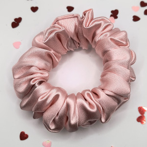 Satynowa gumka do włosów scrunchie mini pudrowy róż