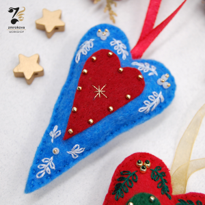 Serce bombka filcowa wyszywana niebiesko-czerwona