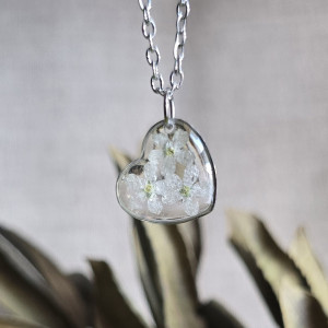 Serce serduszko prawdziwe kwiaty białe niezapominajki żywica unikatowe