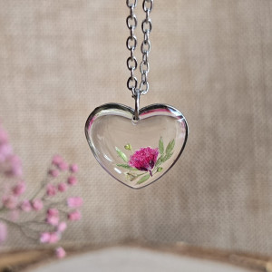 Serce serduszko prawdziwe kwiaty gipsówka wisiorek