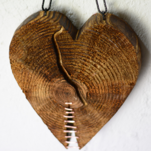 Serce z drewna -oryginalna dekoracja.