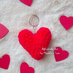 Serduszko brelok na szydełku