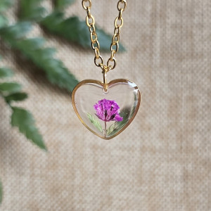 Serduszko z fioletowym kwiatem