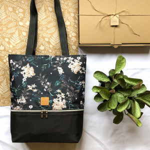 Shopperka / Torba na ramię w kwiaty bzu z czarnym dołem