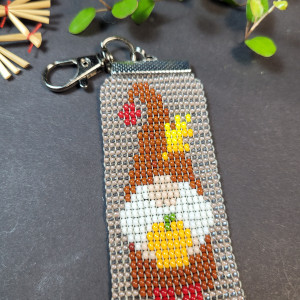 Skrzat Krasnal jesienny z dynią - Brelok zawieszka do kluczy torebki