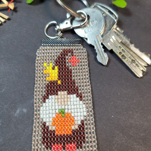 Skrzat Krasnal z dyną ciemny - Brelok zawieszka do kluczy torebki