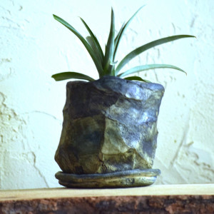 ŚLADY NATURY_doniczka ceramiczna handmade_surowa forma