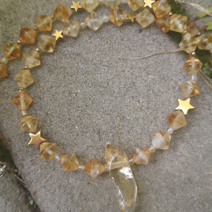 SŁOŃCE I OBFITOŚĆ - naszyjnik z cytrynem