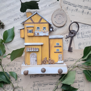 Słoneczny domek – wieszak na klucze