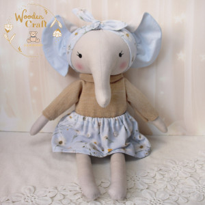 Słonik Wiki przytulanka w beżowy sweterek błękitna spódniczka z opaską