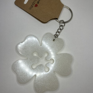Ślubna biel  brelok kwiatek