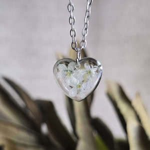 Srce serduszko prawdziwe kwiaty białe niezapominajki żywica