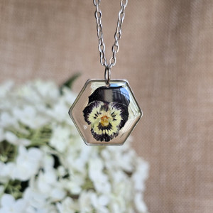 Srebrna zawieszka heksagon bratek z bratkiem