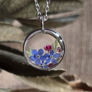 Srebrna zawieszka z bukietem kwiatów niezapominajki