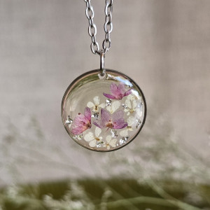 Srebrna zawieszka z kwiatami różowa