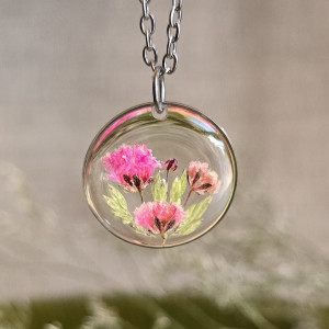 Srebrna zawieszka z kwiatami różowa gipsówka wisior