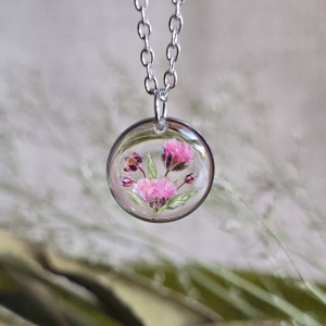 Srebrna zawieszka z wiecznymi kwiatami róż