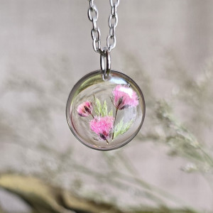 Srebrna zawieszka z wiecznymi kwiatami różowa