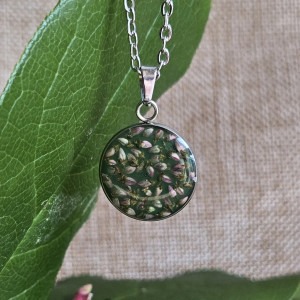 Srebrna zawieszka z wrzosem zielona