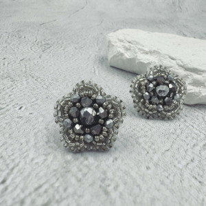 Srebrne kolczyki kwiaty z koralików