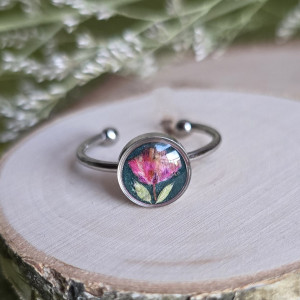 Srebrny pierścionek kwiat gipsówki żywica róż