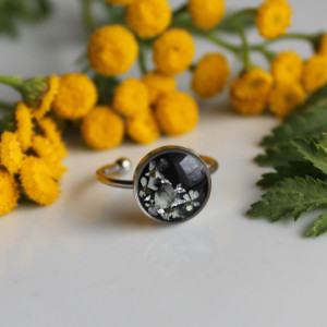 Srebrny pierścionek regulowany czarny biały kwiat