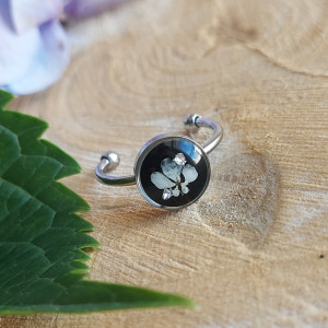Srebrny pierścionek z czarnym okiem retro kwiatem