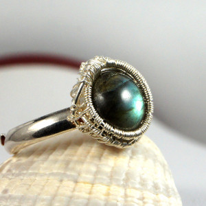 Srebrny pierścionek z labradorytem regulowany