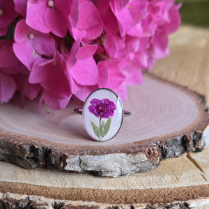 Srebrny pierścionek z prawdziwymi kwiatami fiolet
