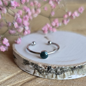 Srebrny pierścionek zielony żywica